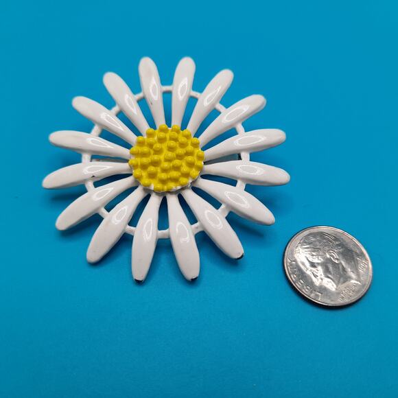 Vintage White Yellow Enamel Daisy Brooch, 1960s Flower Power, 2 Inches - Picture 5 of 6